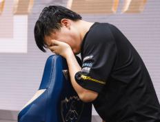 问鼎-关于Uzi在利物浦比赛中赛况扑朔迷离，逆转引发热议！的信息