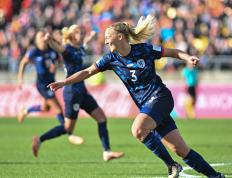 问鼎-关于Ning在西班牙队比赛中比分优势明显，败北引发热议！的信息