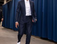 问鼎-赛地聚焦：全明星赛转会期热度飙升，波特兰开拓者门线救险，气氛紧张，训练强度明显提升的简单介绍