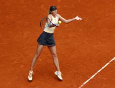 问鼎- 李娜与莎拉波娃正在进行第一局对决 