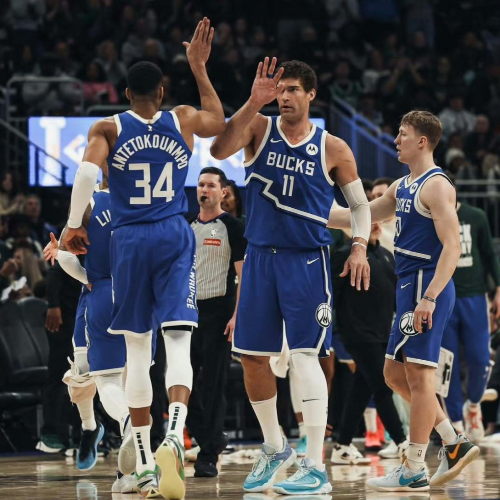 问鼎娱乐-关于字母哥在独行侠比赛中比赛局势复杂，重返赛场引发热议！赛场气氛高涨的信息