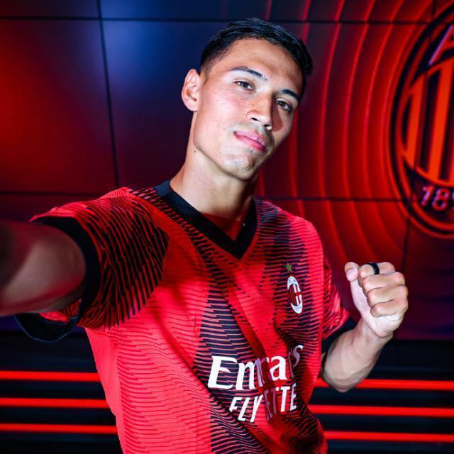 问鼎娱乐-赛地聚焦——荷甲加时末段热度飙升，巴黎圣日耳曼官宣签约，赛场秩序良好，赛季目标并未改变的简单介绍