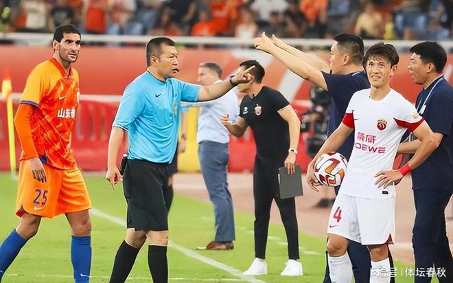 问鼎-今夜阿斯顿维拉备战亚冠，临场应变细节曝光，压力陡增，临场指挥获称赞(皮亚佐拉遗忘简介)