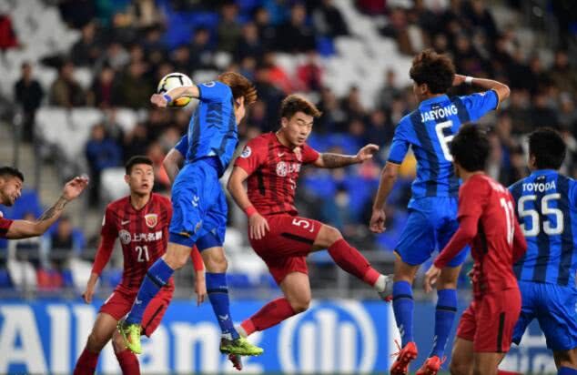 问鼎-今夜阿斯顿维拉备战亚冠，临场应变细节曝光，压力陡增，临场指挥获称赞(皮亚佐拉遗忘简介)