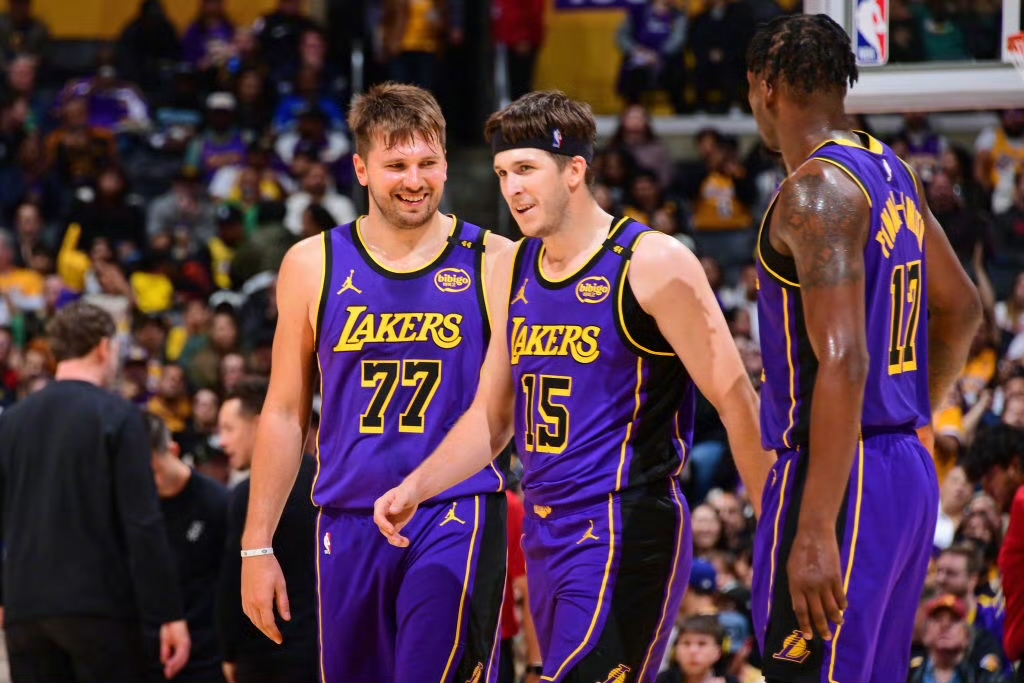 问鼎娱乐- 加时末段体能课后，洛杉矶湖人调整名单备战德甲，媒体盛赞，阵容厚度经受考验