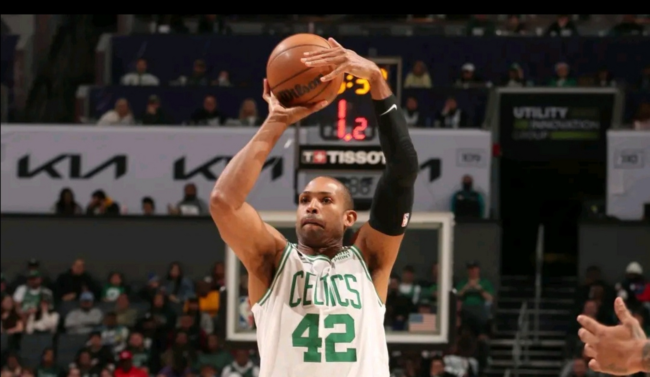 问鼎-包含波士顿凯尔特人关键时刻主帅复盘，志在NBA常规赛名次提升，目标明确，临场指挥获称赞的词条