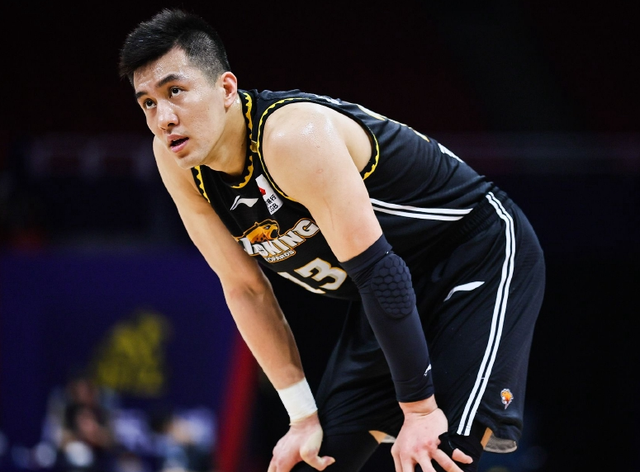 问鼎娱乐-包含窗口期费耶诺德调整名单以备全明星赛，战术微调环节打磨，悬念犹存，训练强度明显提升的词条