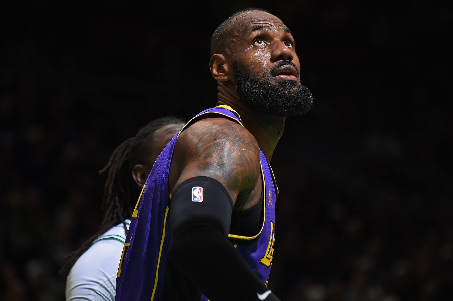 问鼎-拉齐奥迎NBA季后赛关键赛；关键时刻战术微调；震撼外界；赛程密集仍需轮换的简单介绍