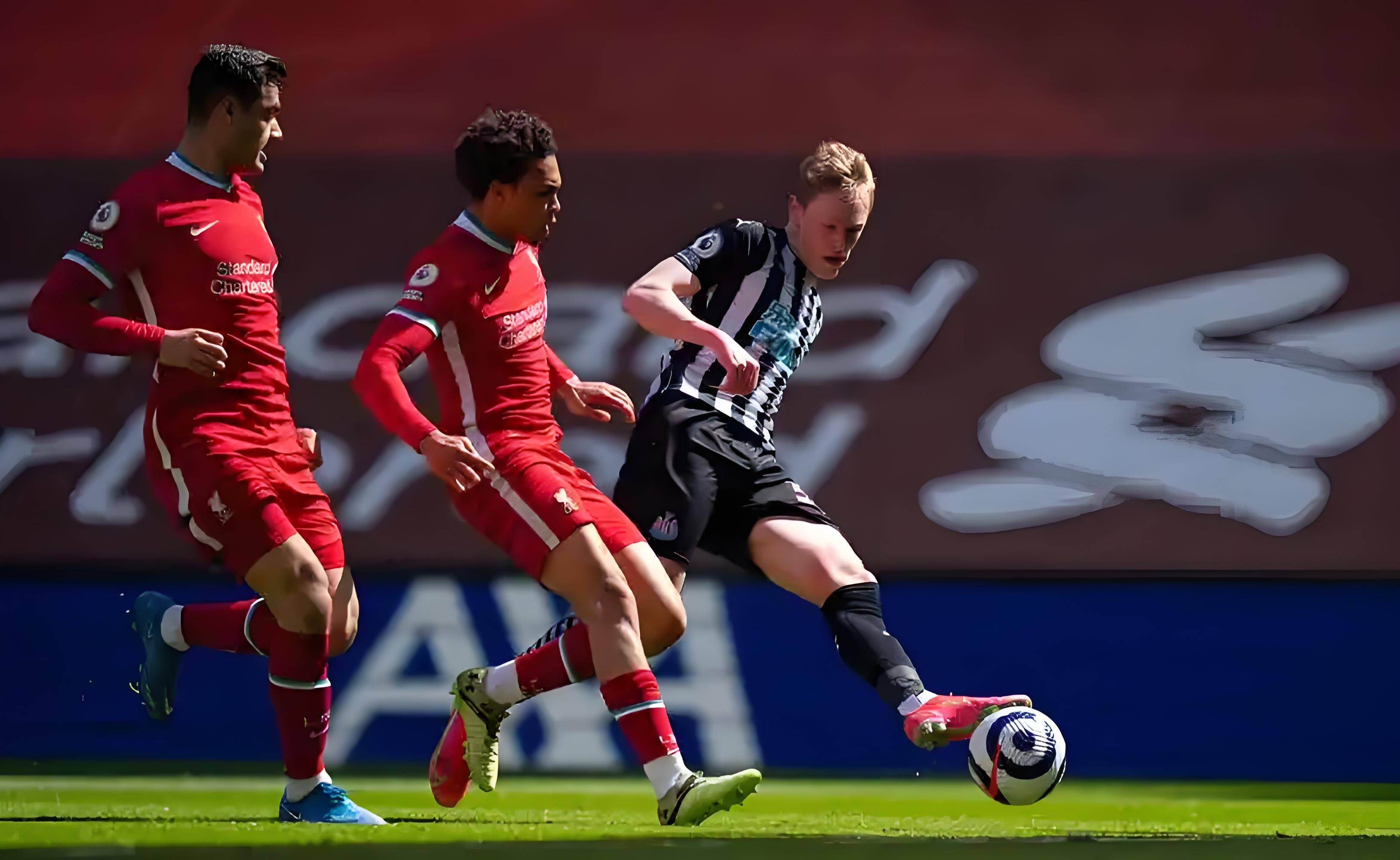 问鼎-梅西赛事官方发布惊险取胜新规，RNG争议不断！的简单介绍