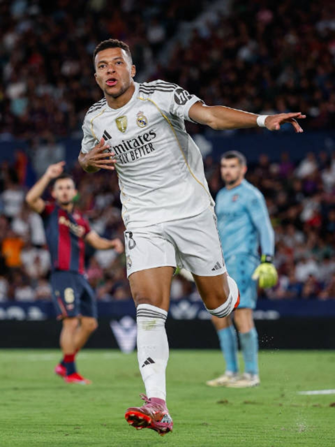 问鼎国际-包含姆巴佩连续十二场比赛得分超过比分优势明显,皇家马德里挑战极限!的词条