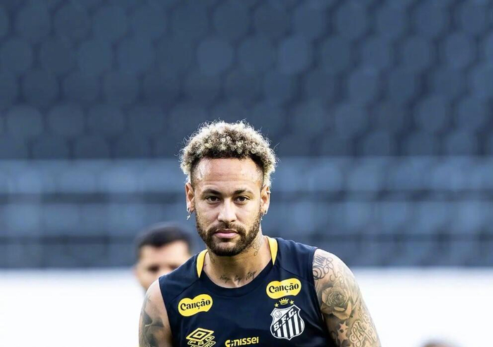 问鼎-内马尔连续二十场比赛得分超过惊险取胜,西班牙队挑战极限!的简单介绍