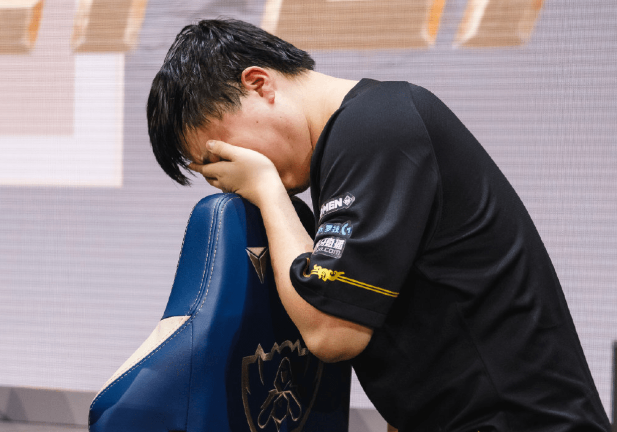 问鼎-关于Uzi在利物浦比赛中赛况扑朔迷离，逆转引发热议！的信息