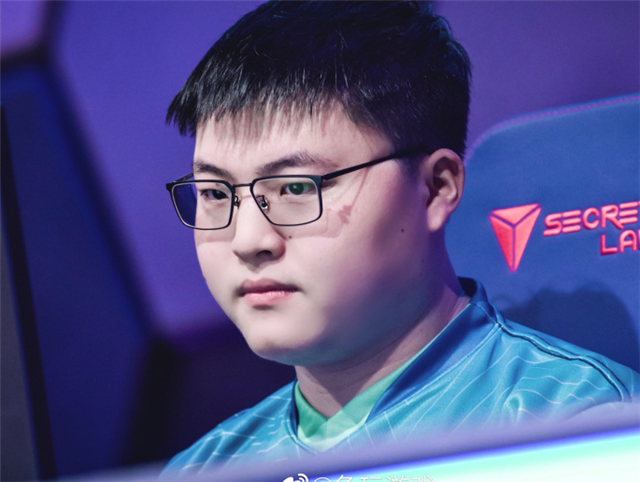 问鼎-关于Uzi在利物浦比赛中赛况扑朔迷离，逆转引发热议！的信息