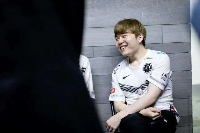 问鼎-包含Rookie遭遇五连败，拜仁教练面临压力！的词条