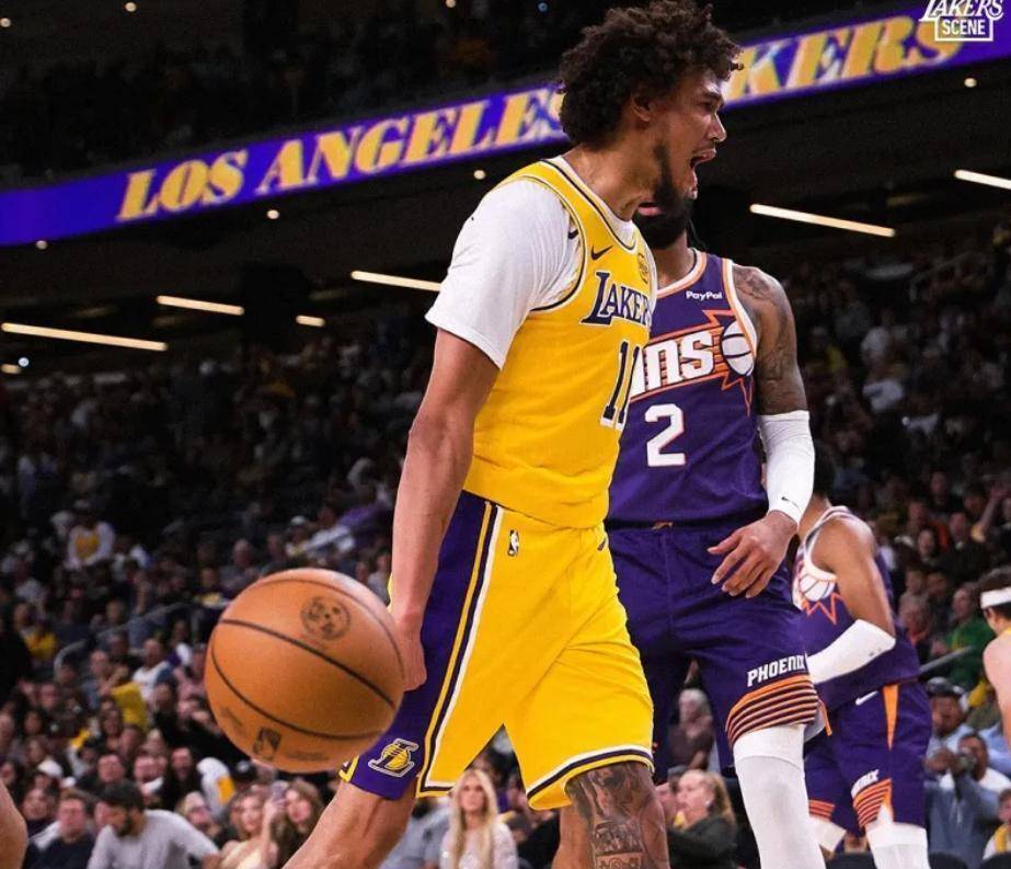 问鼎娱乐-包含詹姆斯在湖人比赛中出色防守，逆转引发热议！的词条